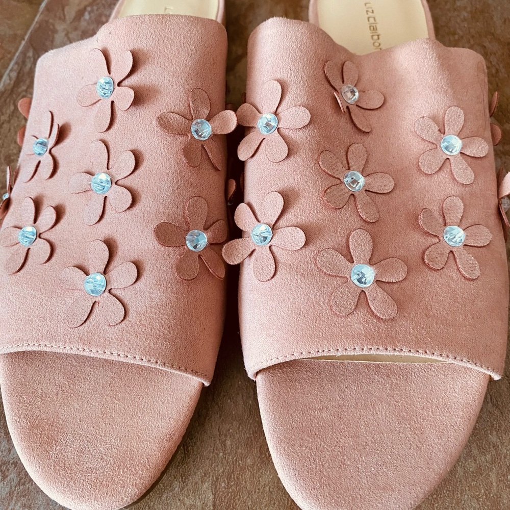EUC - Nice pair of light Pink Slip on Sandals Size 7.5